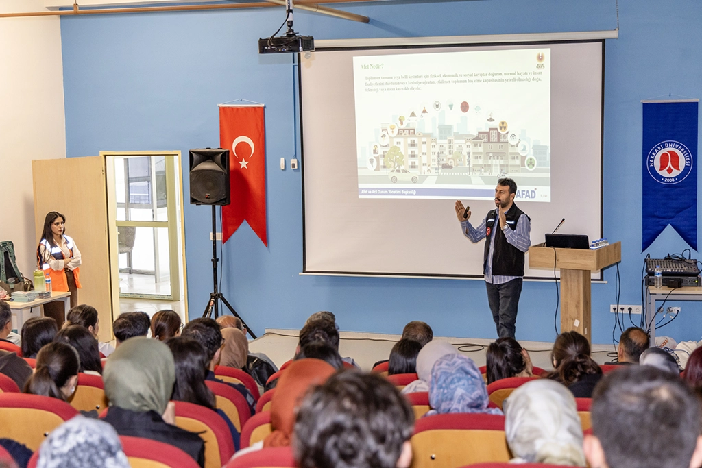 Üniversitemizde Afet Bilinci ve Temel Kurtarma Teknikleri Eğitimi Verildi