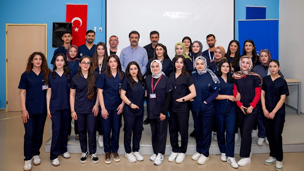 Üniversitemizde “Üniforma Giyme Töreni ve Diyaliz Seminerleri” Düzenlendi