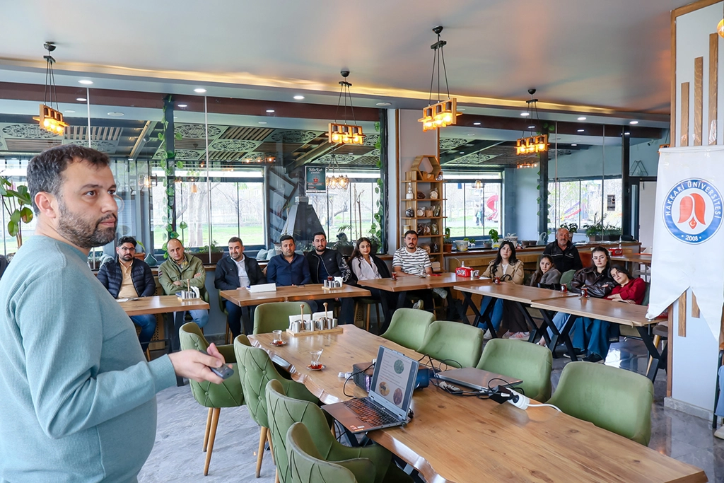 Bilim Kafe Etkinliklerinde Arıların Dünyası ve Apiterapi Konuşuldu