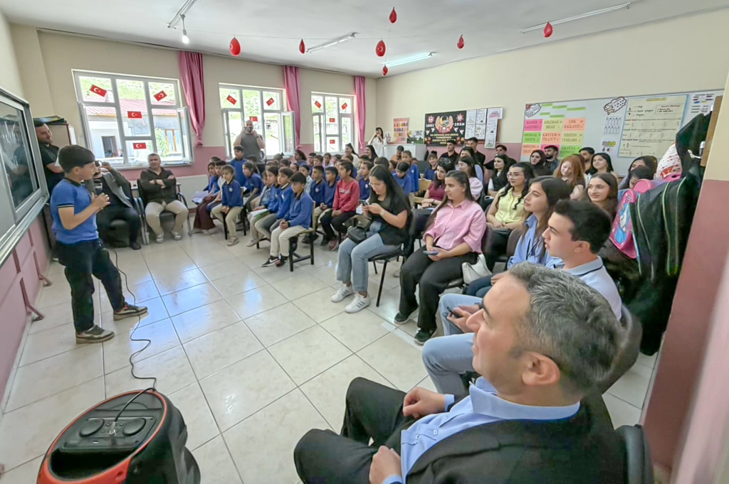 Öğrenci Topluluğumuz İlkokul Öğrencileri ile Şiir Etkinliğinde Buluştu