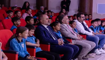 Üniversitemiz Ev Sahipliğinde Toti İle Poti Adlı Tiyatro Oyunu Sergilendi