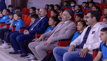 Üniversitemiz Ev Sahipliğinde Toti İle Poti Adlı Tiyatro Oyunu Sergilendi