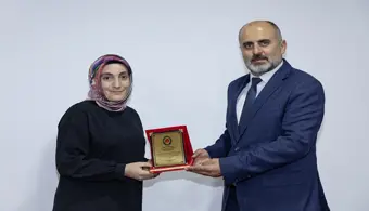 Üniversitemizde Akademik ve İdari Personel Ödüllendirildi