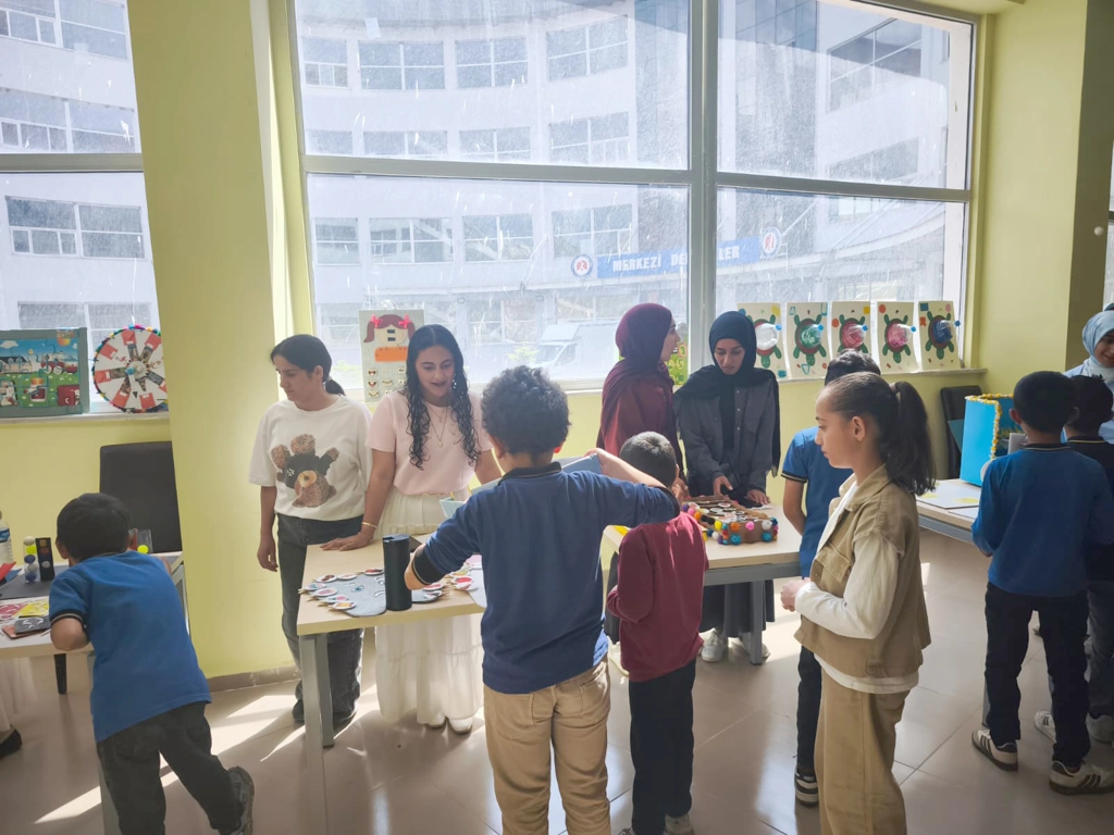 Çocuk Gelişimi Öğrencilerimiz Yıl Sonu Sergisi Düzenledi