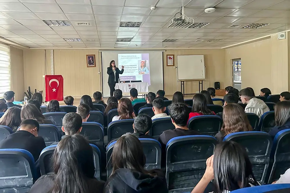 Üniversitemiz Tarafından “Herkes İçin Bilim” ve “Her Yerde Bilim” Seminerleri Düzenlendi