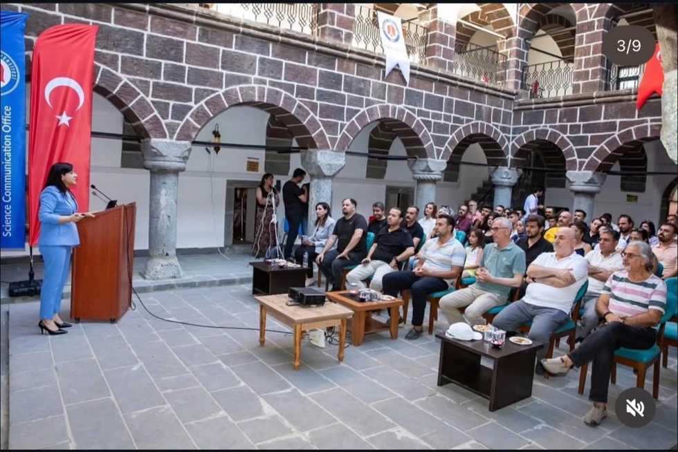 "Minik Canlılar, Büyük Etkiler: Arahnidler, Zehir Mekanizmaları ve Biyoçeşitlilikteki Rolleri" Bilim Kafe Etkinliği