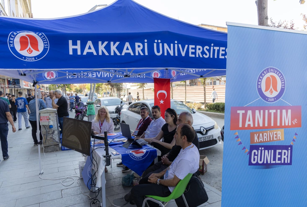Üniversitemiz Tercih ve Tanıtım Günlerinde Öğrenciler ve Aileleri Bilgilendirdi