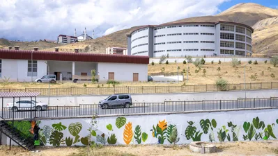 Güzel Sanatlar Fakültesinden Kampüse Sanatsal Dokunuş: Yerleşke Duvarları Sanatla Buluşuyor