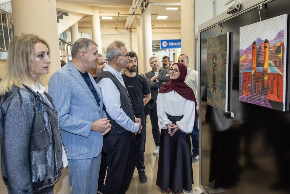 Üniversitemiz Sanat Topluluğu Resim Sergisi Sanatseverlerle Buluştu