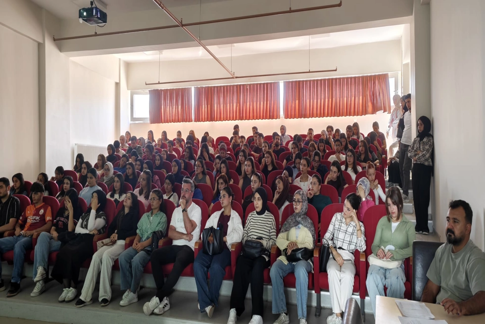 Sağlık Hizmetleri Meslek Yüksekokulu Birinci Sınıf Öğrencilerine Oryantasyon Eğitimi Düzenlendi