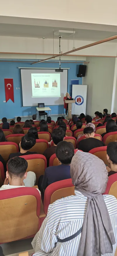 Sağlık Hizmetleri Meslek Yüksekokulu Birinci Sınıf Öğrencilerine Oryantasyon Eğitimi Düzenlendi