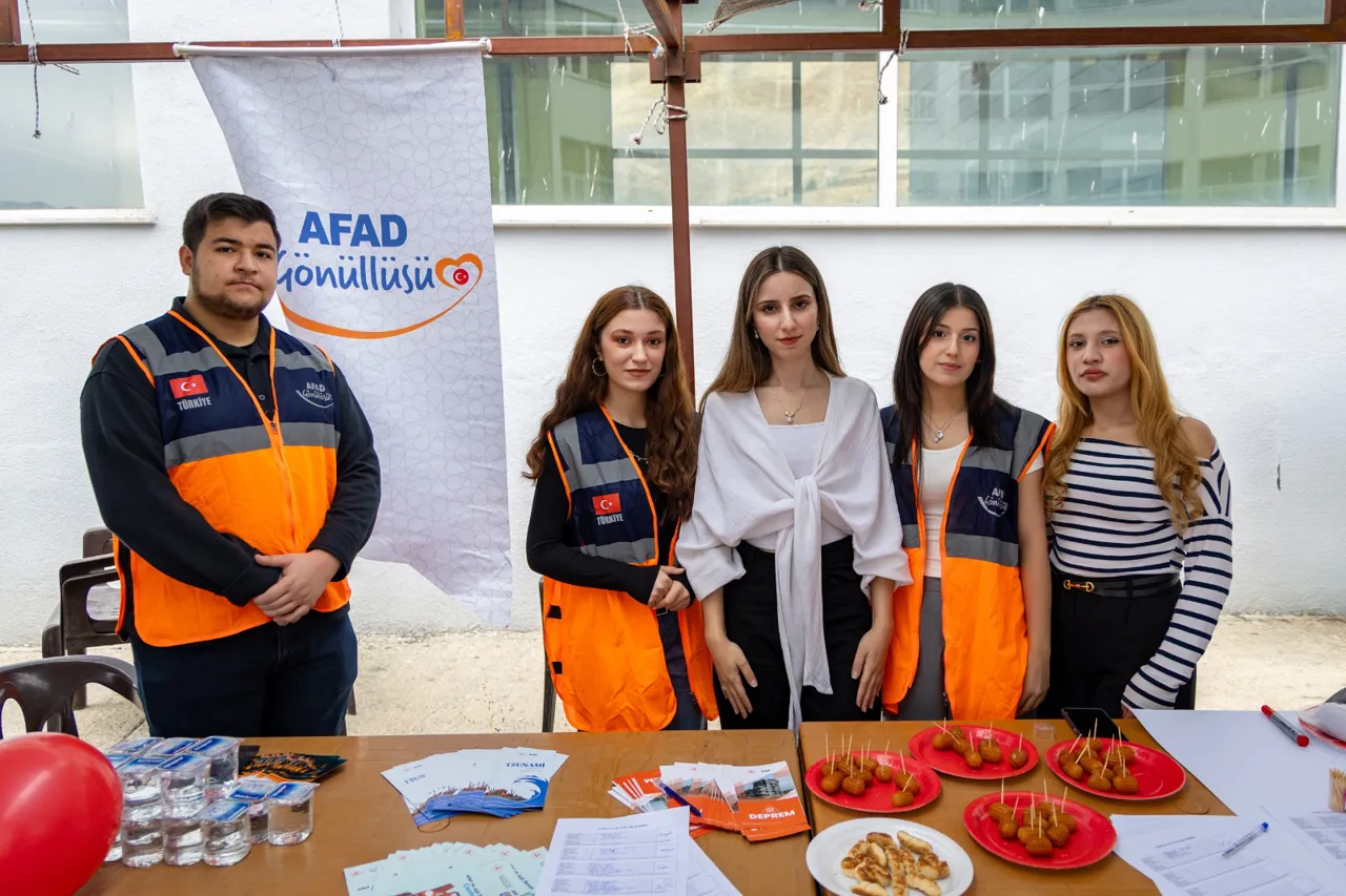 Üniversitemiz Öğrenci Toplulukları Stant Açma Etkinliği