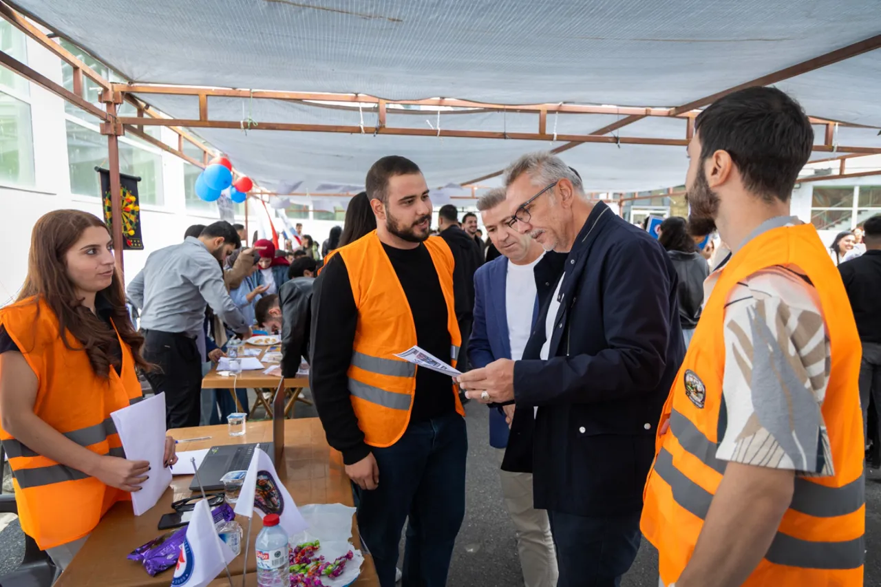 Üniversitemiz Öğrenci Toplulukları Stant Açma Etkinliği