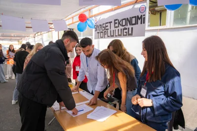 Üniversitemiz Öğrenci Toplulukları Stant Açma Etkinliği