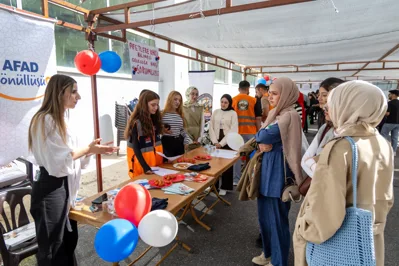 Üniversitemiz Öğrenci Toplulukları Stant Açma Etkinliği