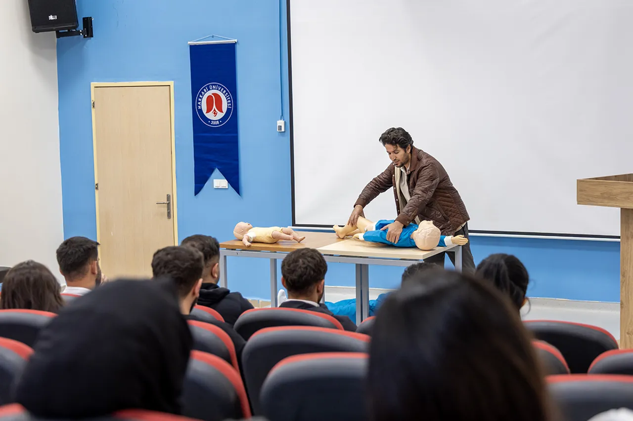 Üniversitemizde İlk Yardım Eğitimi ve Farkındalık Semineri Düzenlendi