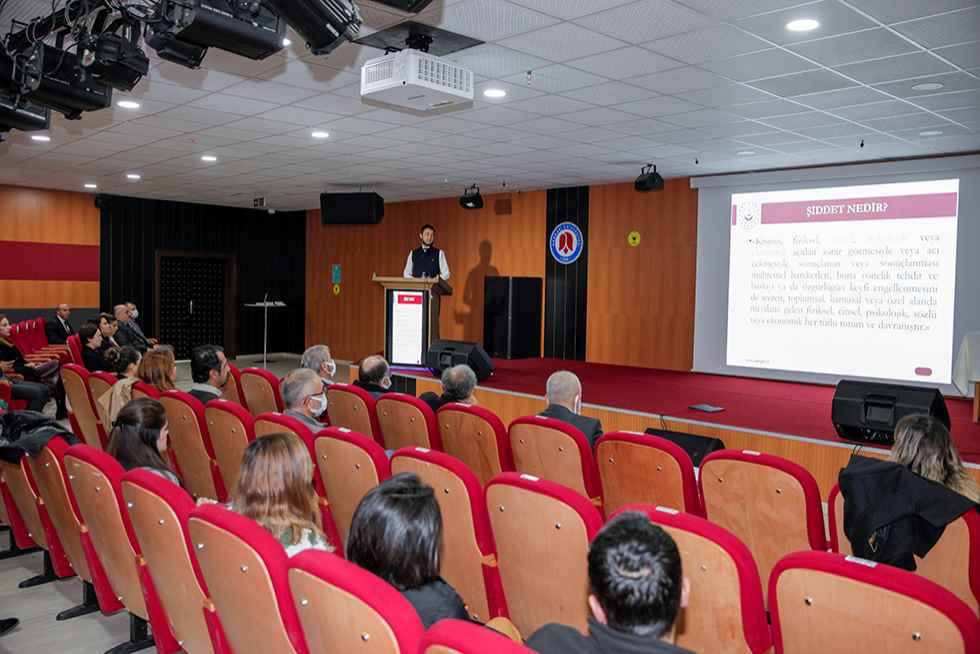 Üniversitemizde Kadın Ve Toplum Seminerlerinin Altıncısı Düzenlendi