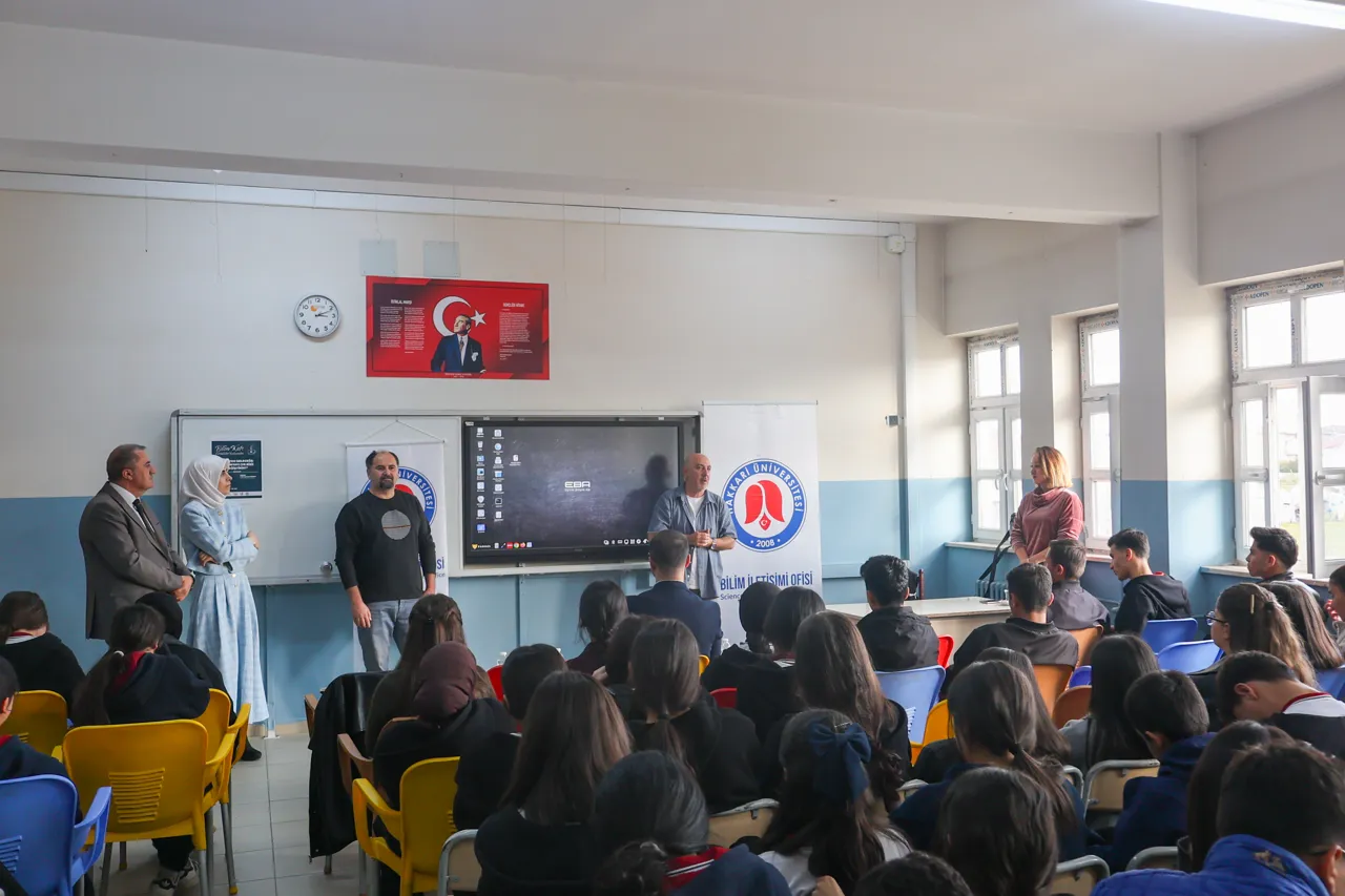 Üniversitemiz Bilim Kafe Etkinlikleri Kapsamında Yüksekova’daki Öğrencilerle Buluştu