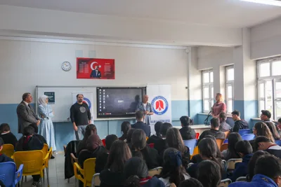 Üniversitemiz Bilim Kafe Etkinlikleri Kapsamında Yüksekova’daki Öğrencilerle Buluştu