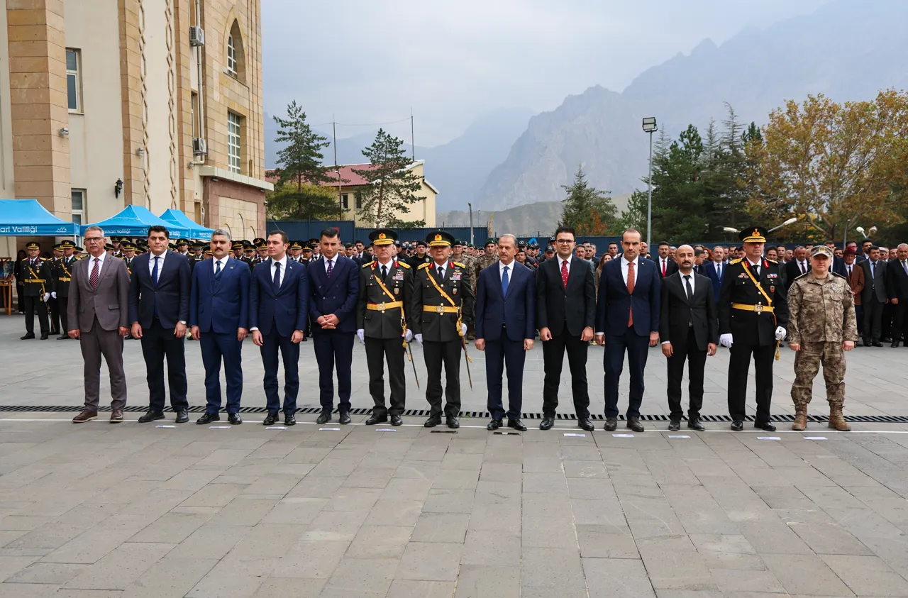 Üniversitemiz Rektör Vekili 29 Ekim Cumhuriyet Bayramı Çelenk Sunma Törenine Katıldı