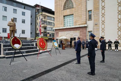 Üniversitemiz Rektör Vekili 29 Ekim Cumhuriyet Bayramı Çelenk Sunma Törenine Katıldı