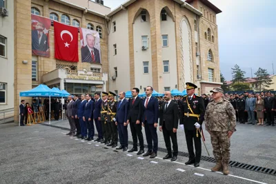 Üniversitemiz Rektör Vekili 29 Ekim Cumhuriyet Bayramı Çelenk Sunma Törenine Katıldı