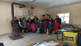 Okulumuz Öğrencilerinden Köy Okuluna Destek Ziyareti