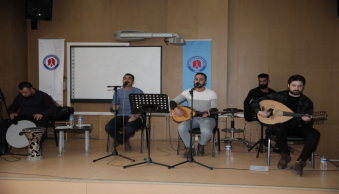 Akademisyenlerden Müzik Dinletisi
