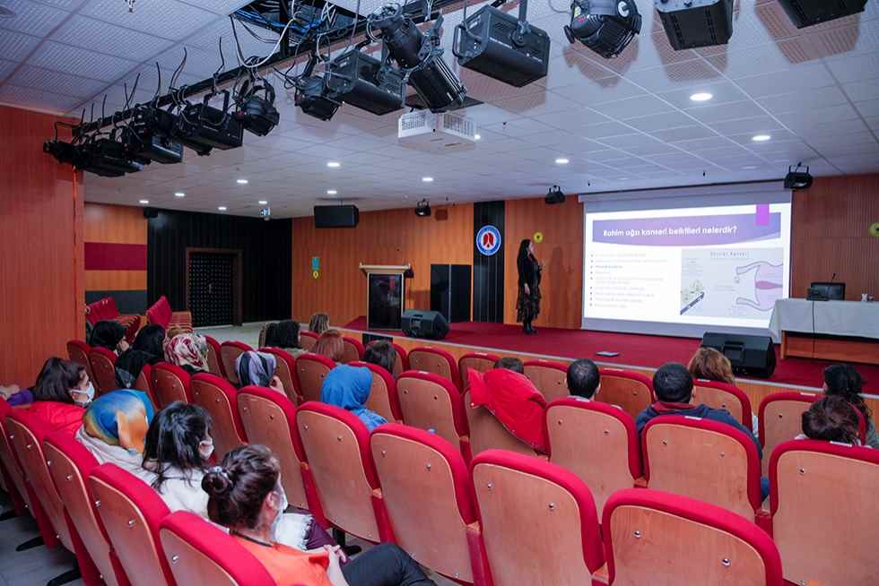 Üniversitemizde Kadın Sağlığı Konulu Panel Düzenlendi