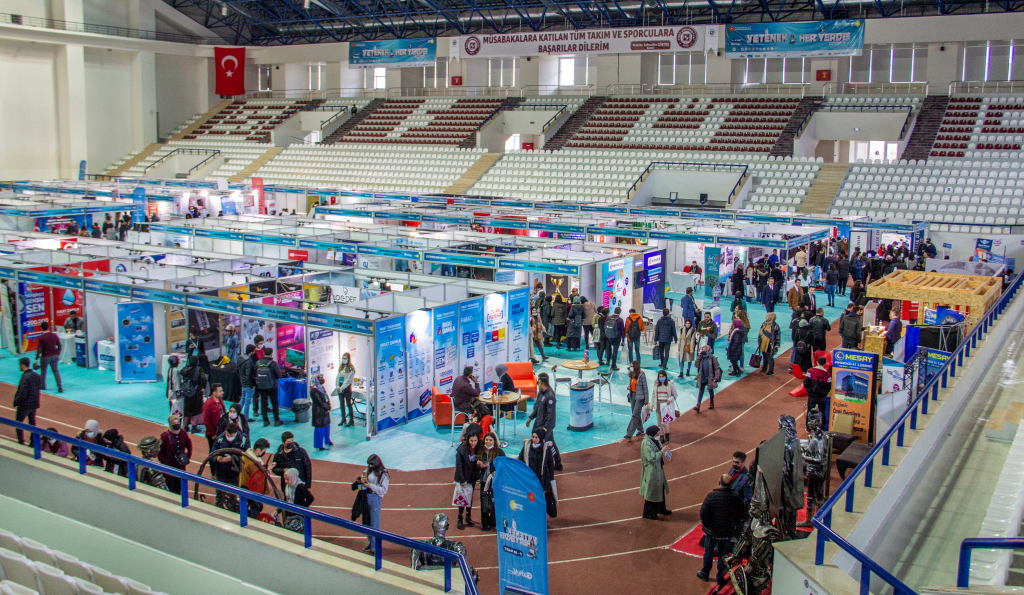 Üniversitemiz Güneydoğu Kariyer Fuarında Yoğun İlgi Gördü