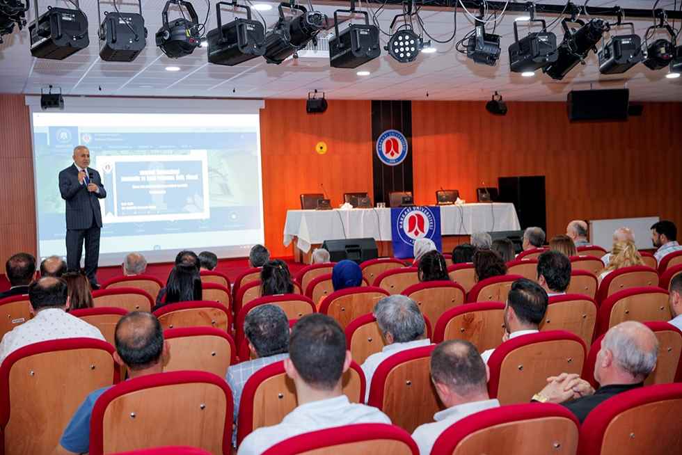 Üniversitemiz Akademik ve İdari Personeline Başarı Ödülleri Verildi.