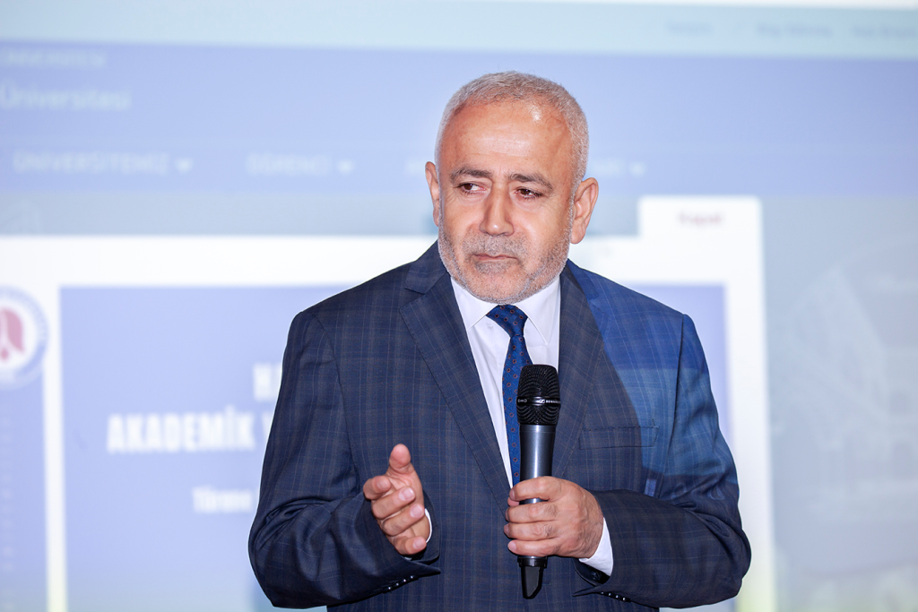 Üniversitemiz Akademik ve İdari Personeline Başarı Ödülleri Verildi.