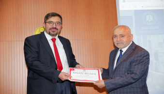 Üniversitemiz Akademik ve İdari Personeline Başarı Ödülleri Verildi.