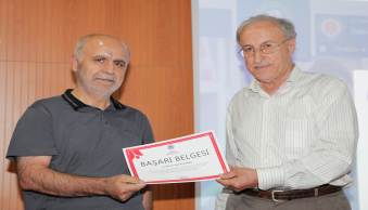 Üniversitemiz Akademik ve İdari Personeline Başarı Ödülleri Verildi.