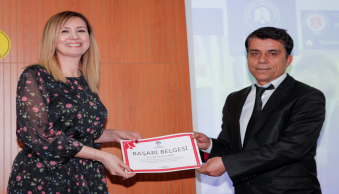 Üniversitemiz Akademik ve İdari Personeline Başarı Ödülleri Verildi.