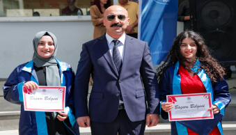 Üniversitemizde Mezuniyet Şöleni