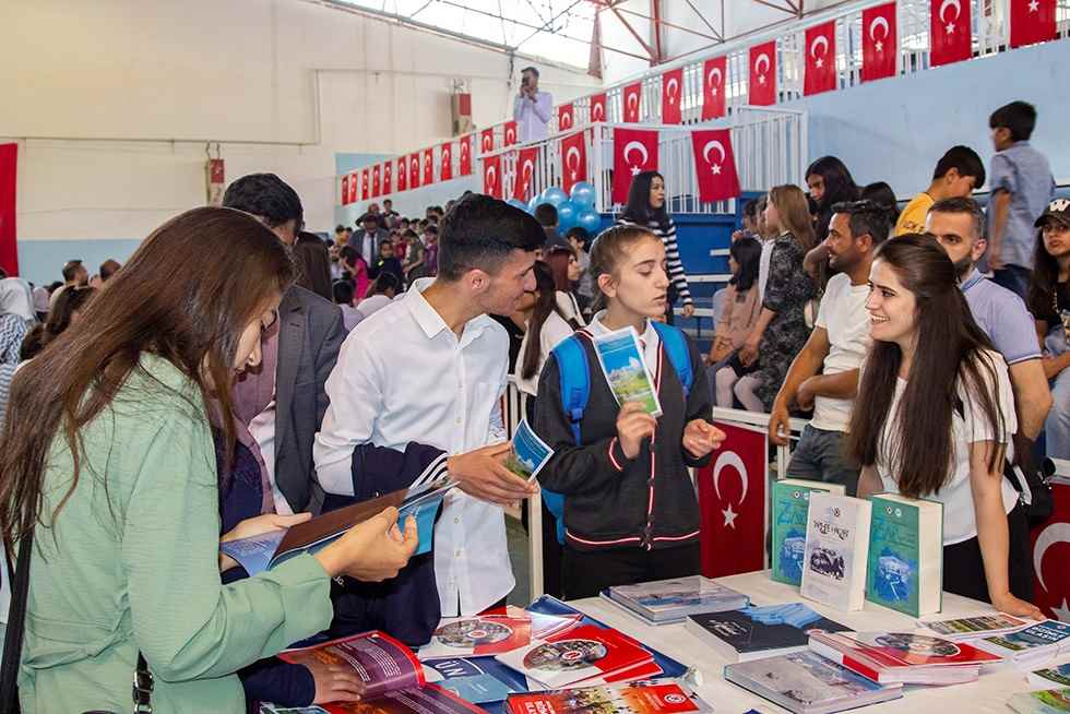 Üniversitemiz Kitap Fuarında Tanıtıldı