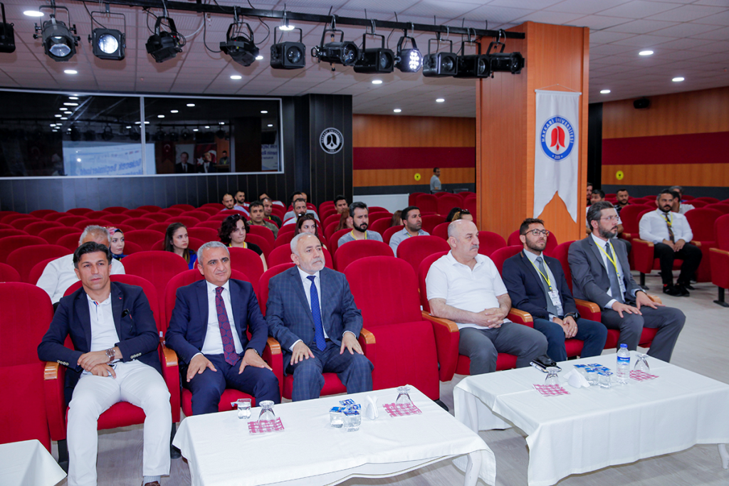 Üniversitemizde Gelecek Seçimlerinde Öğretmenin Rolü Çalıştayı Düzenlendi