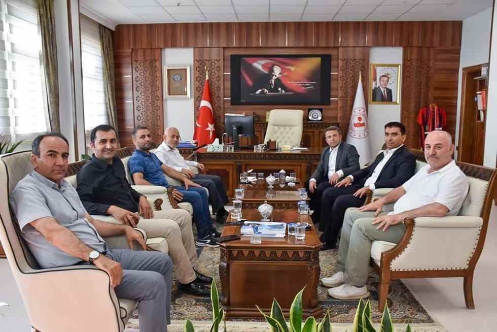 Rektörümüz Prof. Dr. Ömer Pakiş, Yüksekova Kaymakamı Ömer Çimşit’i Ziyaret Etti