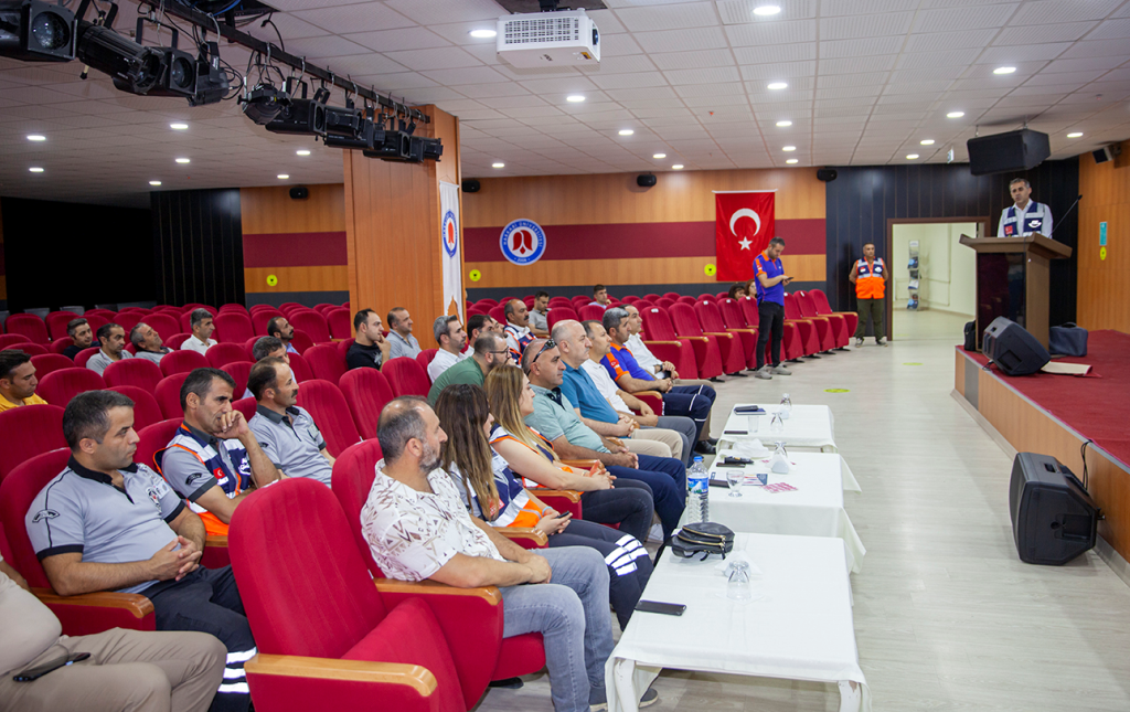 Üniversitemizde Yangın Eğitimi ve Tatbikatı Gerçekleştirildi