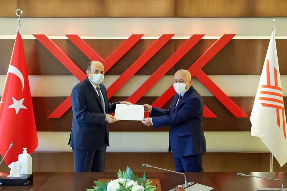 Rektörümüz Prof. Dr. Ömer Pakiş Mazbatasını YÖK Başkanından Aldı