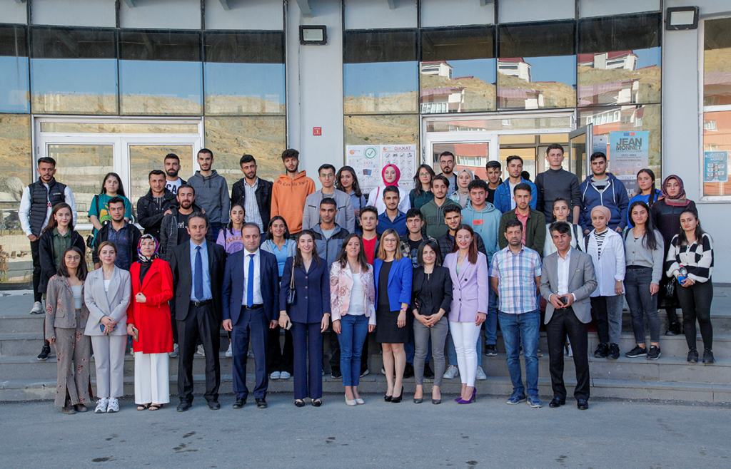 Üniversitemiz Sağlık Bilimleri Fakültesi Hemşirelik Bölümü Öğrencilerine Yönelik Oryantasyon Programı Düzenlendi