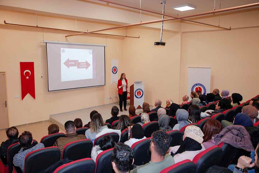 Üniversitemizde Kadına Yönelik Şiddet Farkındalığı Eğitimi, Güçlü Kadınlar Güçlü Yarınlar ve İş Hayatında Mobbing Konulu Seminer Verildi