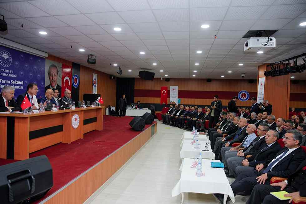 Tarım ve Orman Bakanı Sayın Kirişci, Üniversitemizde Düzenlenen Sektör Toplantısına Katıldı