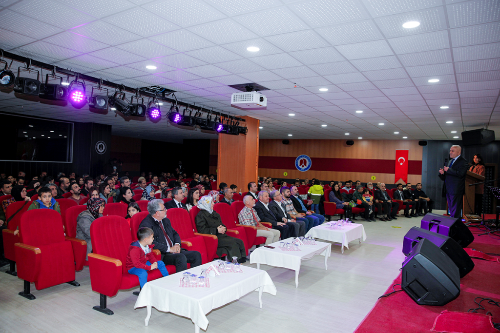 Üniversitemizde 24 Kasım Öğretmenler Günü Programı Düzenlendi