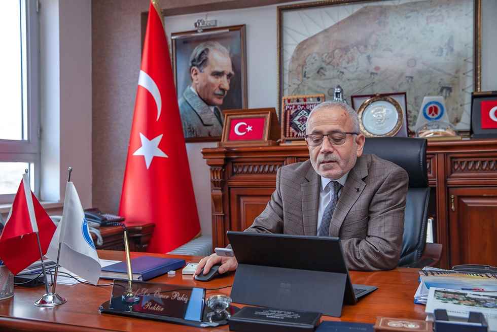 Rektörümüz AA’nın “Yılın Fotoğrafları” Oylamasına Katıldı