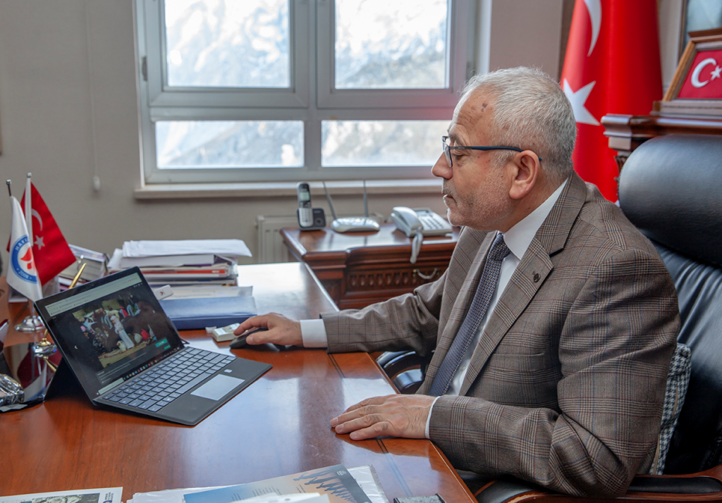 Rektörümüz AA’nın “Yılın Fotoğrafları” Oylamasına Katıldı