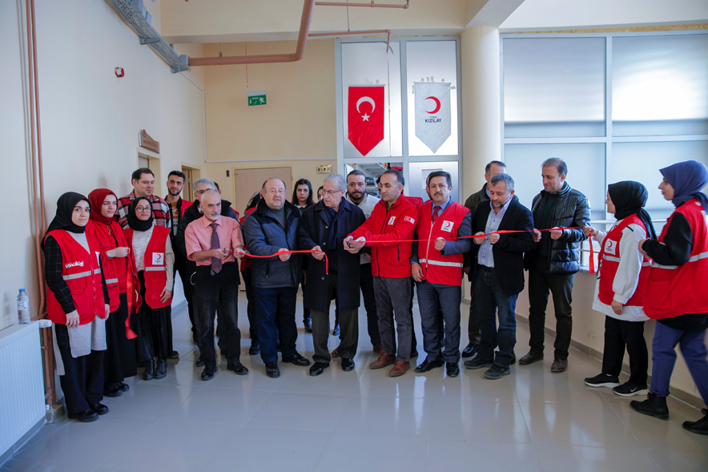 Üniversitemizde Türk Kızılay Butik Mağazası Açıldı