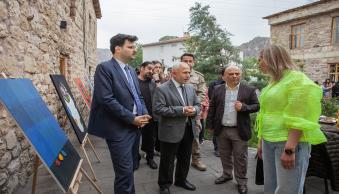 Üniversitemiz Tarafından Çukurca İlçesinde Resim Sergisi Açıldı