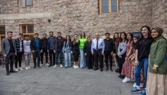Üniversitemiz Tarafından Çukurca İlçesinde Resim Sergisi Açıldı